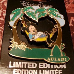 Disney pin Aulani Mickey hammock